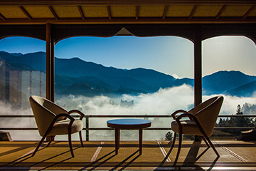 絶景と極上の空間をひそやかに愉しむ 天空に浮かぶ宿
