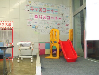 お子様が何度も遊びたくなるキッズコーナー。