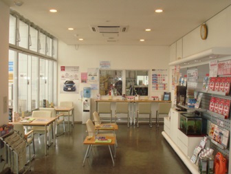 整備中は待合コーナーにておくつろぎ下さい。