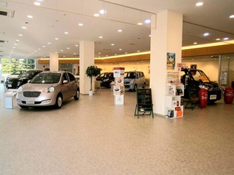 豊富な展示車をご覧下さい。キッズコ－ナ－もございます。