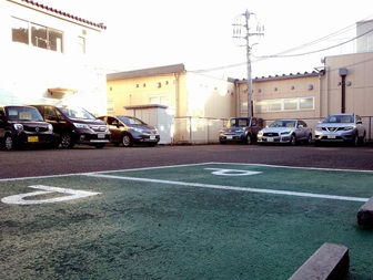 奥まってますが広々としたスペースに豊富な試乗車がございます。