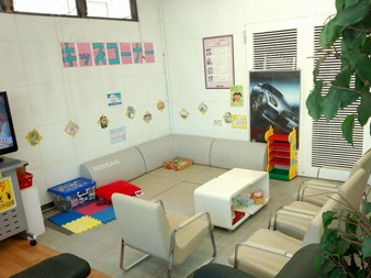 清潔なキッズコーナーで安心してご利用ください。