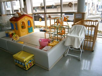 ショールームには、大きなキッズコーナーがあります。