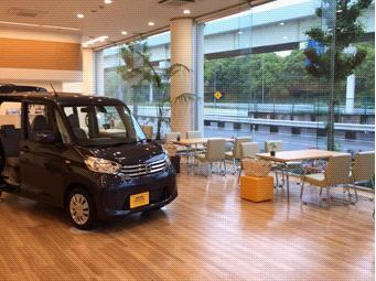 明るいショールームに明るいスタッフがお待ちしております。