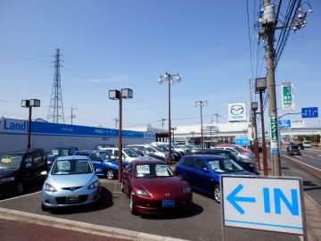 売れ筋モデルから、通好みのモデルまで幅広く展示♪『懐かしの・・・』なんてお車もお目に掛かれるかもしれません。