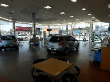 広々ショールームで熱い商談を!!安全で清潔なキッズコーナーも完備♪お子様連れのお客様も安心頂けます。