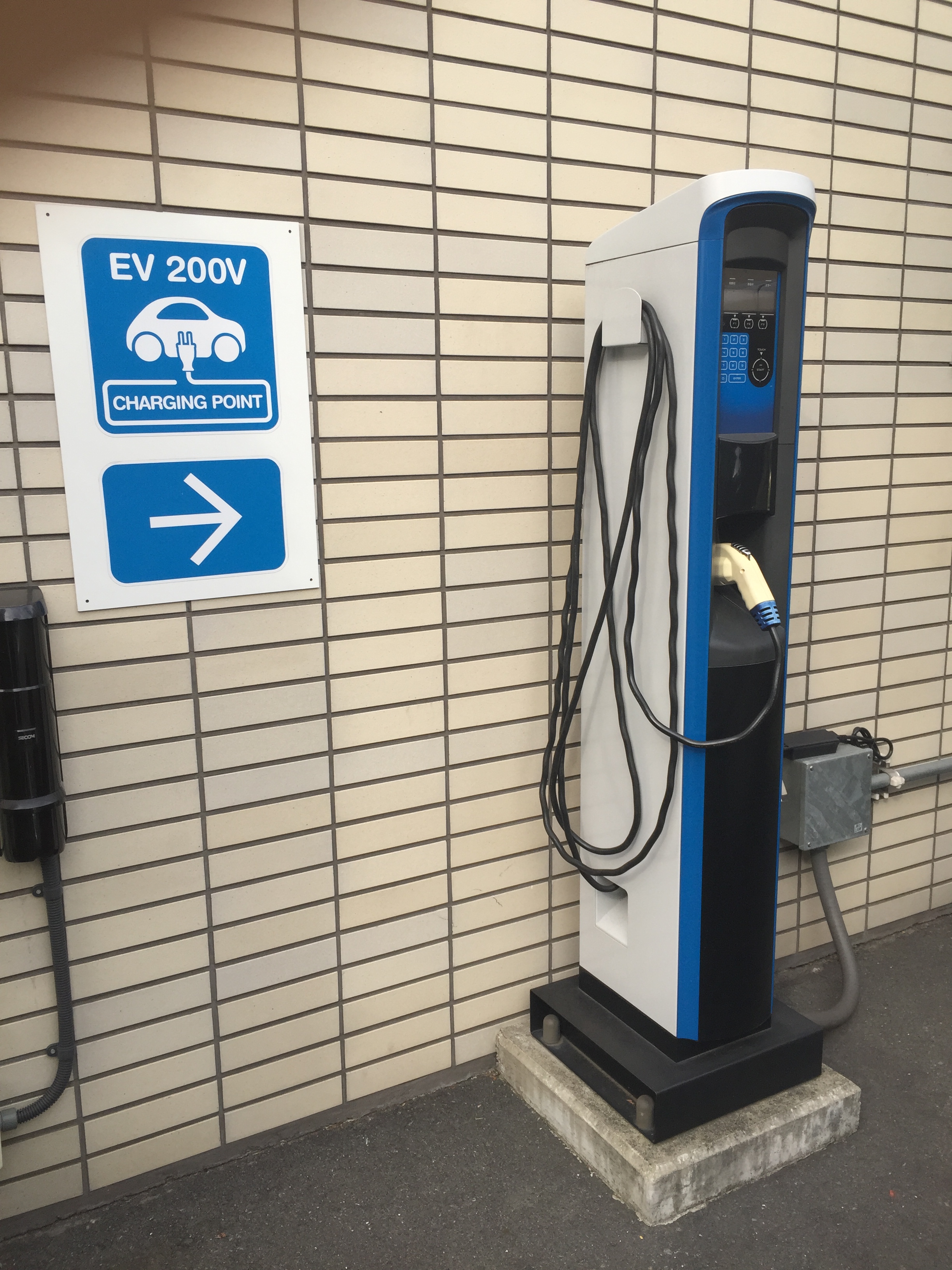 PHVの充電もお任せ下さい！