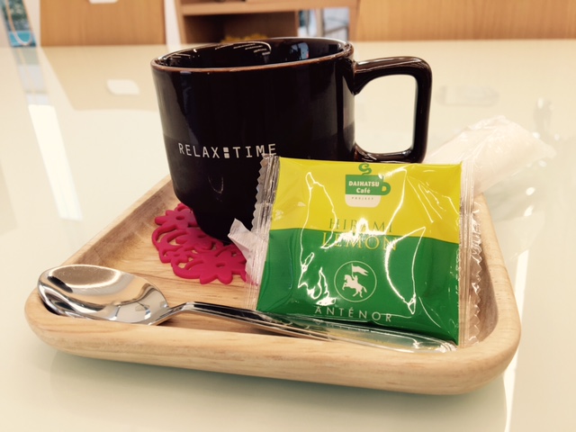 ドリンクとオリジナルスイーツでおもてなし