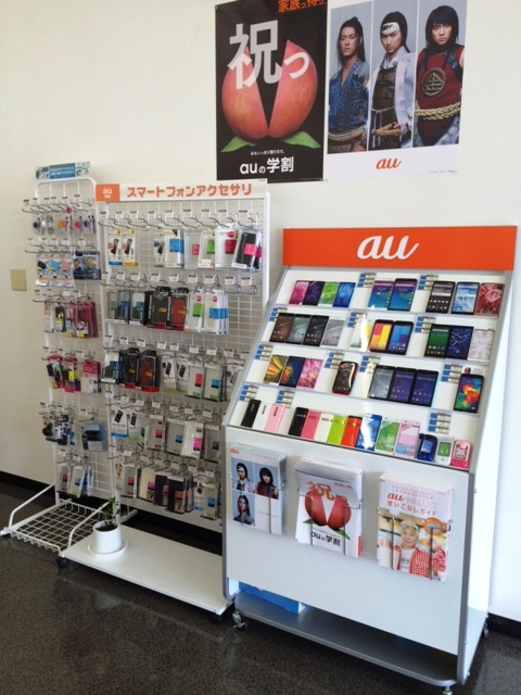 auコーナー。難しい操作説明もわかりやすく丁寧にご説明いたします。