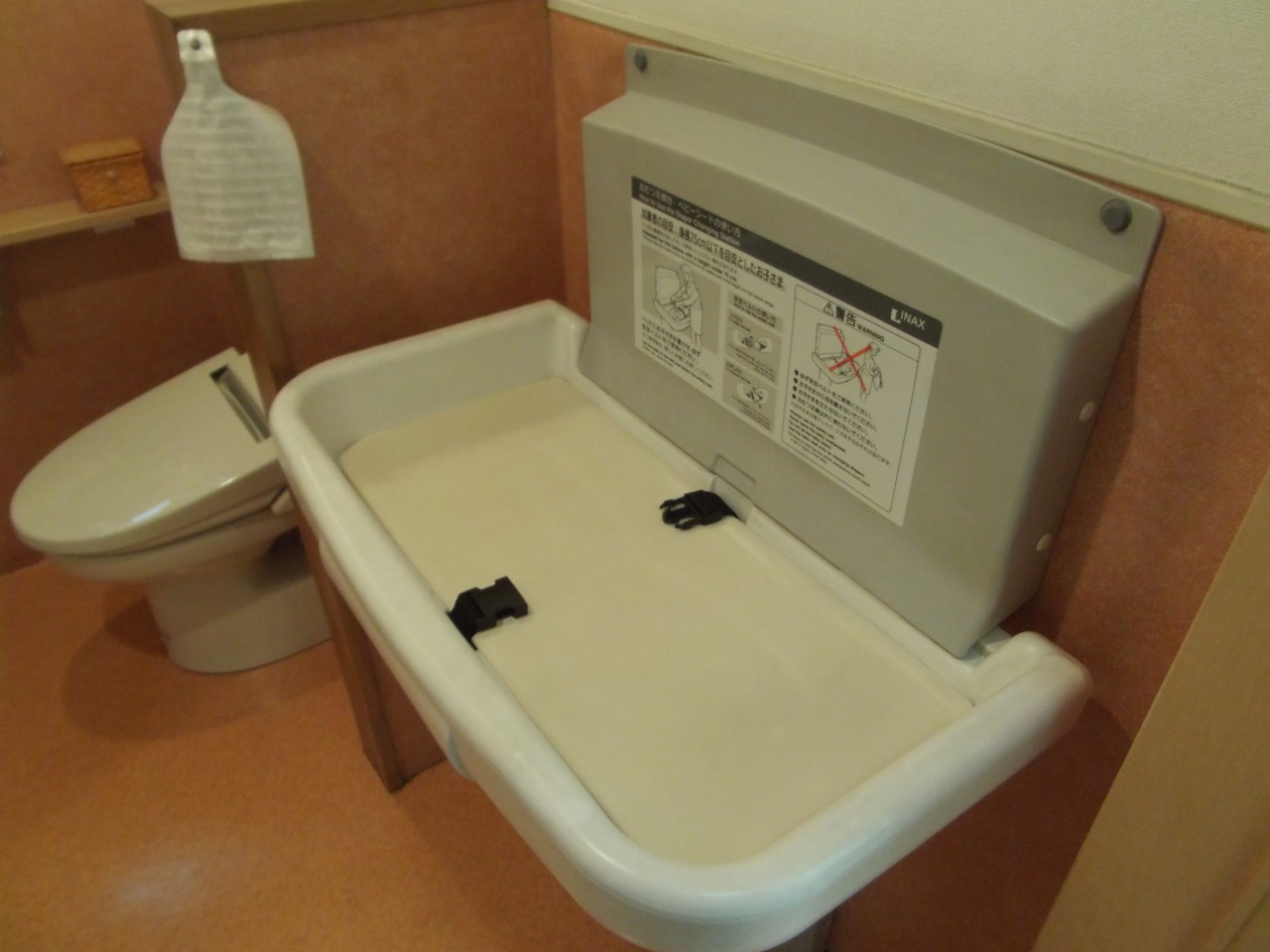 おむつの交換台もございます。