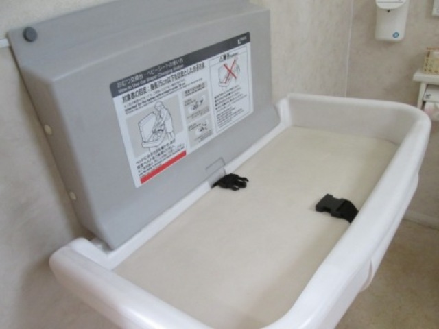 おむつ交換台も設置してあります。