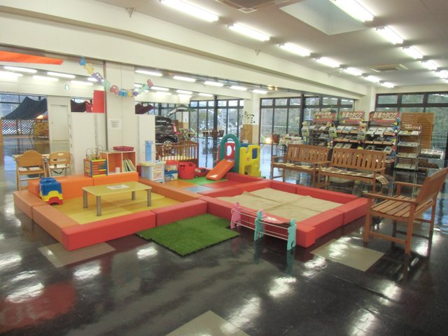 お子さまに嬉しい思い切り遊ぶことのできるキッズコーナー☆