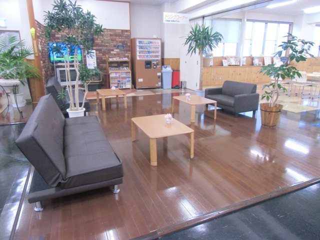 ドリンクもありゆったりくつろぐことのできるスペース