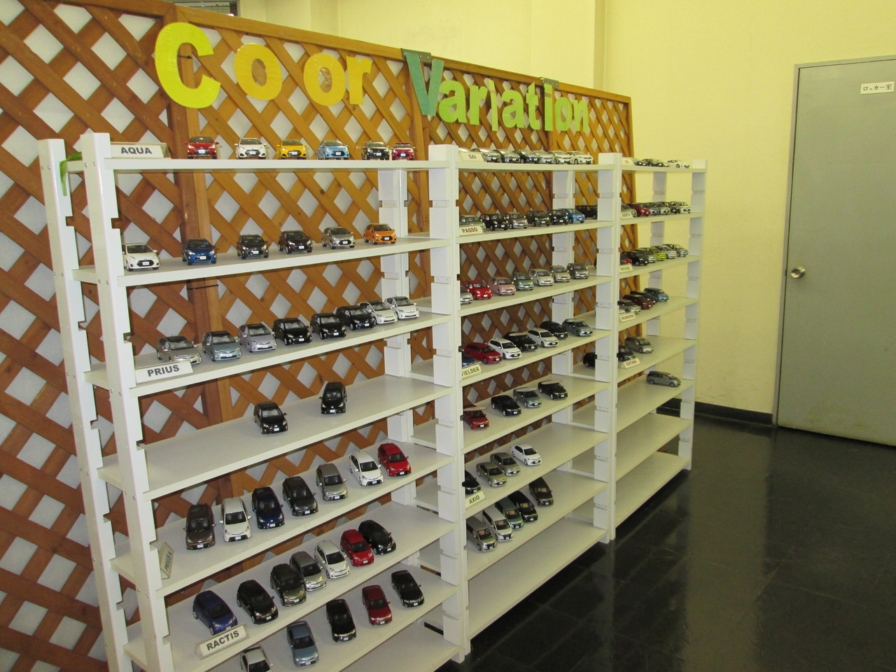 お車のカラー見本。お気に入りの色が見つかるはず！