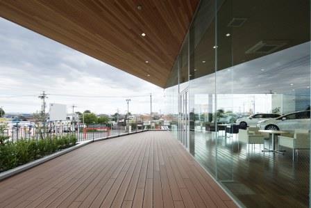 気候のいい時には、テラス席もございます。