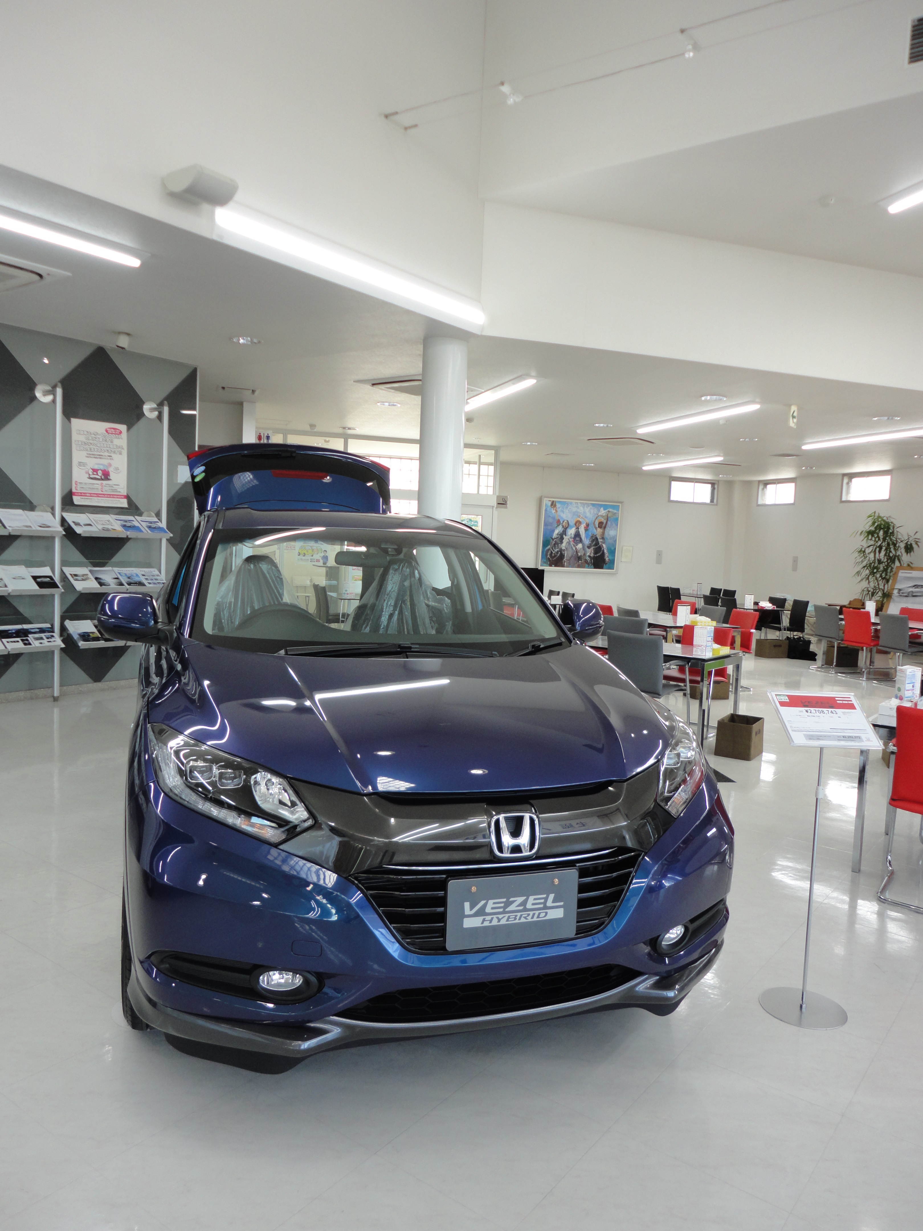 展示車もあります。（展示車種は時期により変わります）