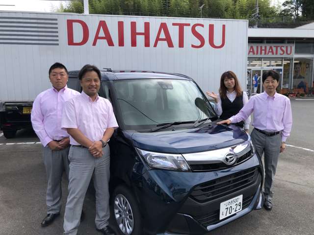 全員で9名の小さなお店なので、チームワークはバッチリです! ご商談からアフターサービスまでお車のことはおまかせ下さい☆