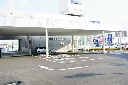 お客様駐車場