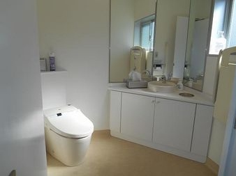 自慢のトイレです！お子様のおむつ交換も安心です