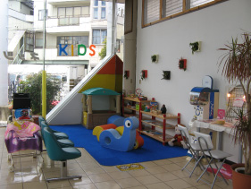 小さいお子様もママ・パパも安心のキッズコーナー完備