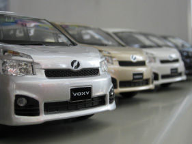 実車と同じ色のミニカーで、楽しくボディカラーを選べます