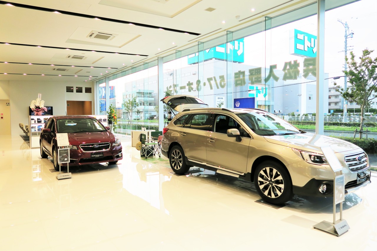 入口すぐに展示車が(&acute;っ･&omega;･)っ✨