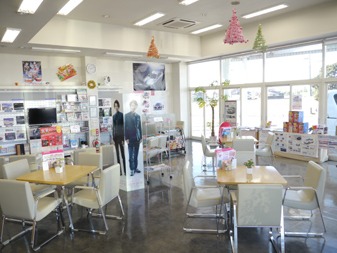 清潔で明るいショールームです。