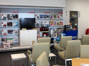 お待ちになるお客様もゆっくりとおくつろぎいただけます。