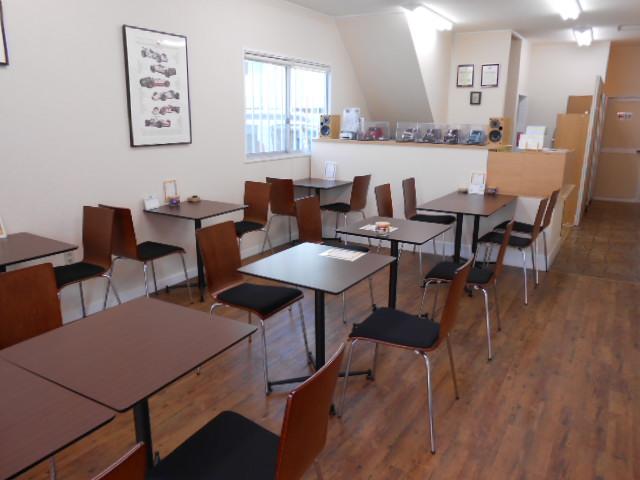 お店をきれいに改装しました。カフェのようなお店です。遊びに来てください！