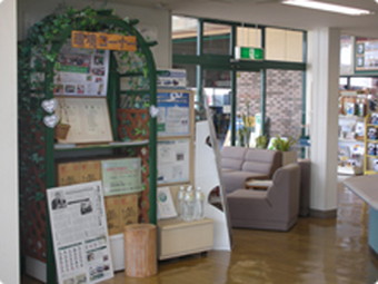 環境コーナーに加え、ミニカーや女性向け用品も展示しています。