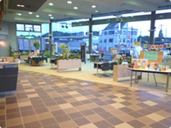 開放感のあるショールームで、ごゆっくりおくつろぎ下さい。