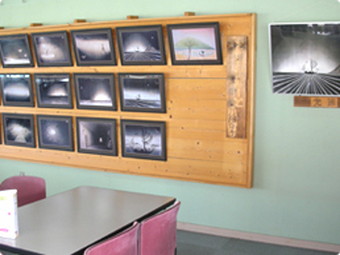 ショールーム２階スペースは、レンタルギャラリーとして、お客様に無料でお貸ししております。個展など、ぜひご利用ください。