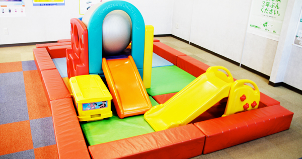お子様の遊びスペースも完備