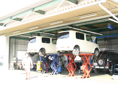 車検や整備、修理をはじめとする信頼のアフターサービスをサポートしています。お車のことなら何でもご相談下さい。