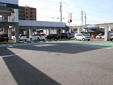 広い駐車スペースをご用意しております、気軽にお寄り下さい。