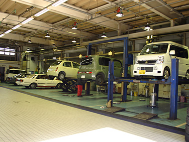 車検や整備、修理をはじめとする信頼のアフターサービスをサポートしています。お車のことなら何でもご相談下さい。