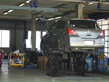 安心して、安全にドライビングを楽しんでいただくために、車検や整備/修理をはじめとする信頼のアフターサービスをサポートします。