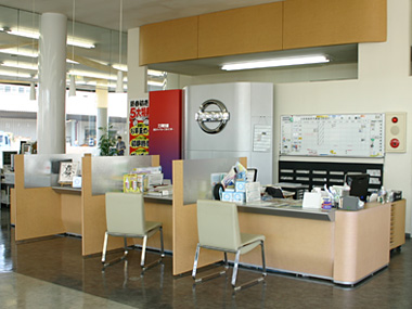 サービスカウンターではお客様のご要望に誠心誠意対応いたします。