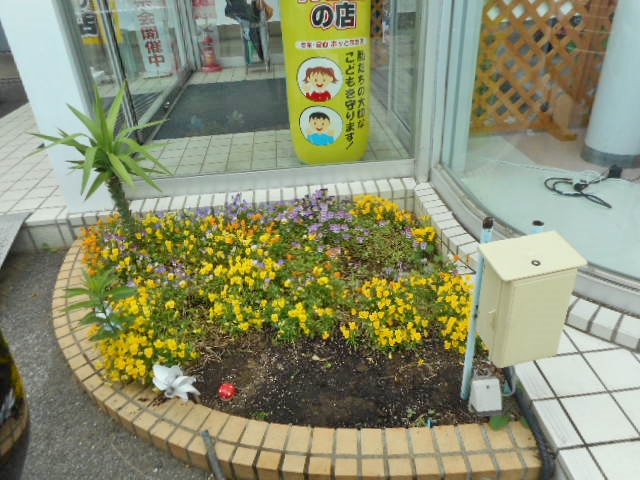 店舗入口前
