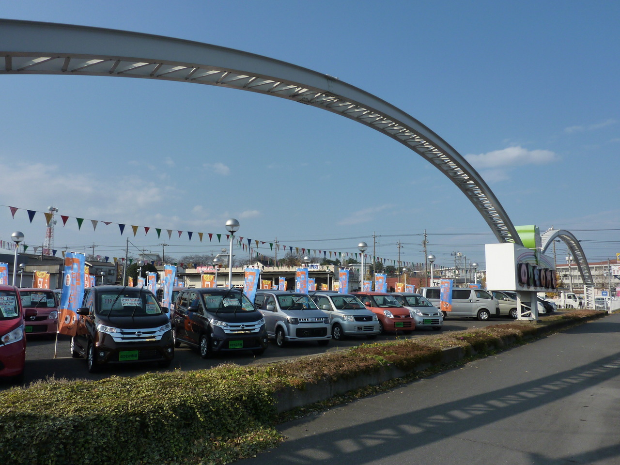 中古車店舗（のりもの市場）を併設しています