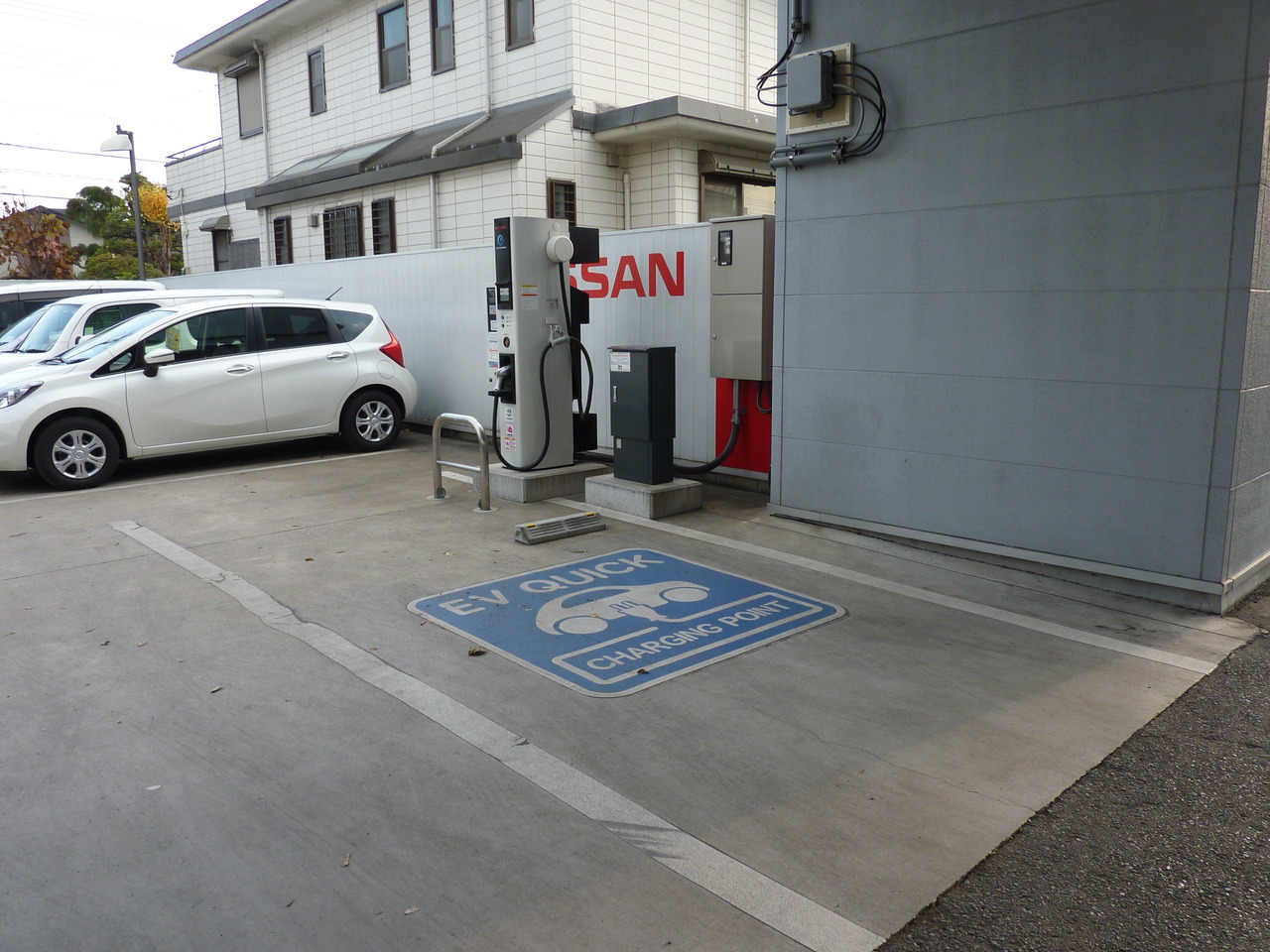 急速充電スタンドを設置しています