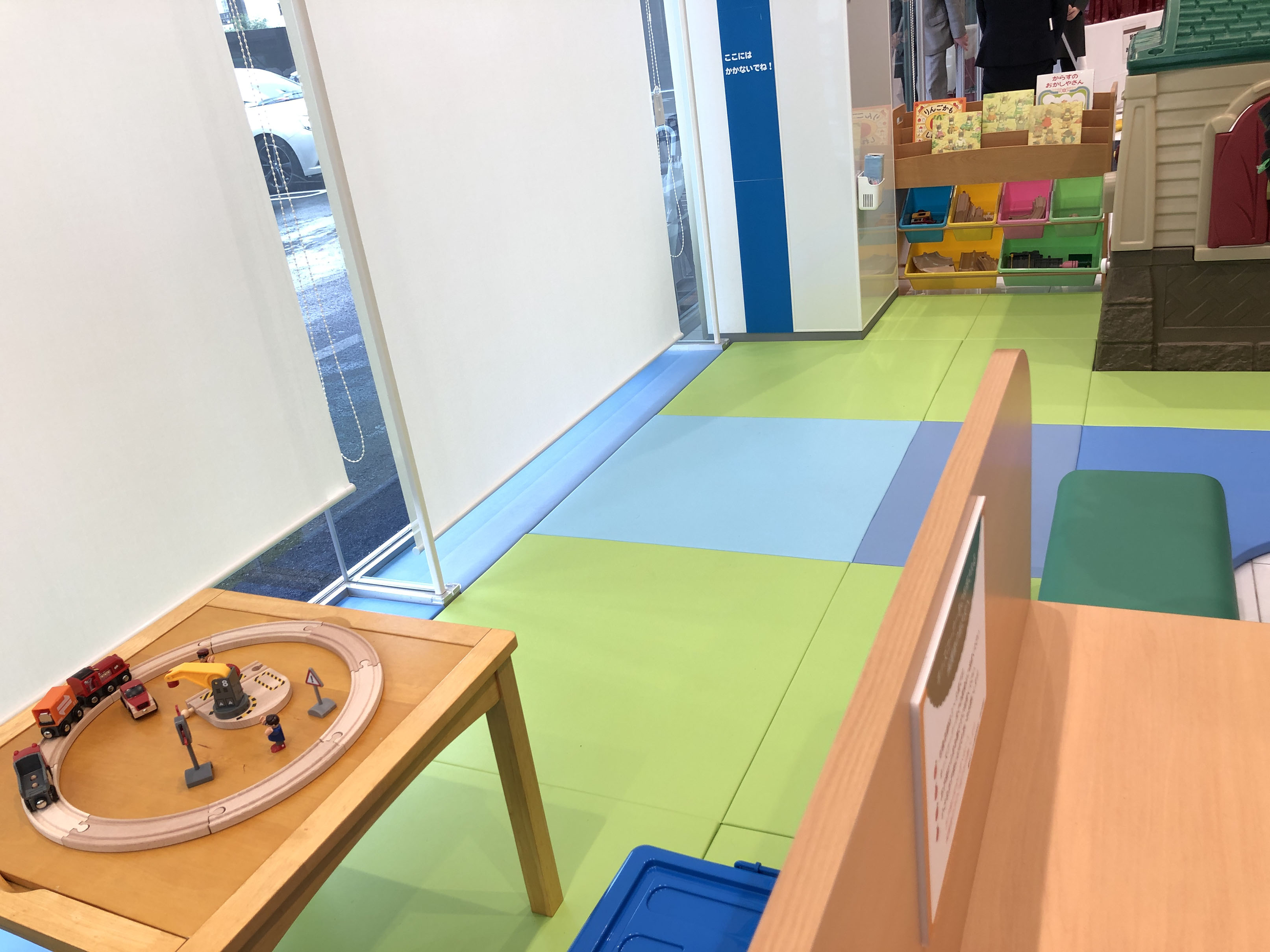 おもちゃいっぱいのキッズコーナーも完備。ご家族でご来店ください。