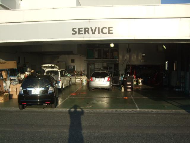 ☆皆様のお車をメンテナンスさせていただくサービス工場☆