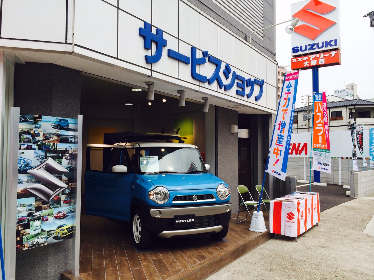 オープン展示場では、最新の新型車を展示しております。