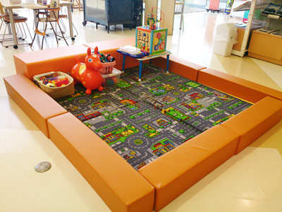 キッズコーナー:お子様連れでも安心です。