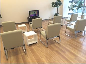 待合スペースです。雑誌も種類多くご用意してます。