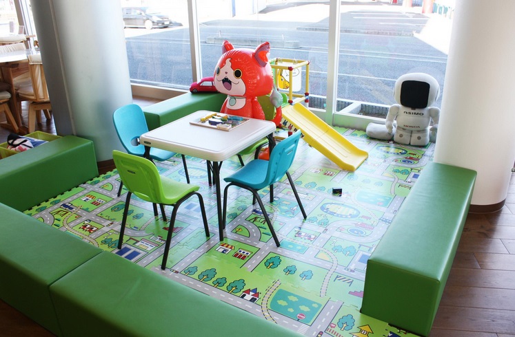 キッズコーナー。お子様連れのご家族大歓迎!! ポップコーン土日食べ放題!!