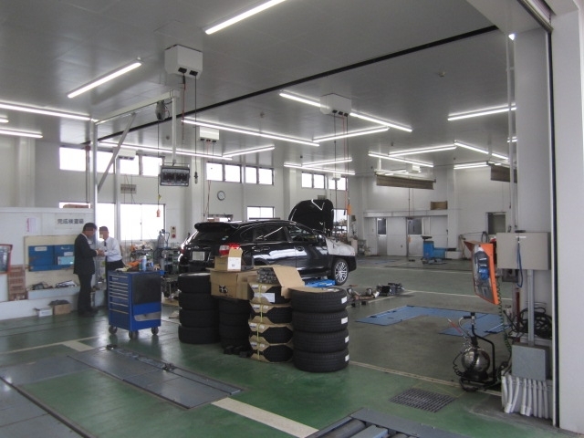 経験豊富なメカニックがお客様のお車の安心と愉しさをサポートいたします。点検・整備・修理、どんな些細な疑問もすべてお答えします!