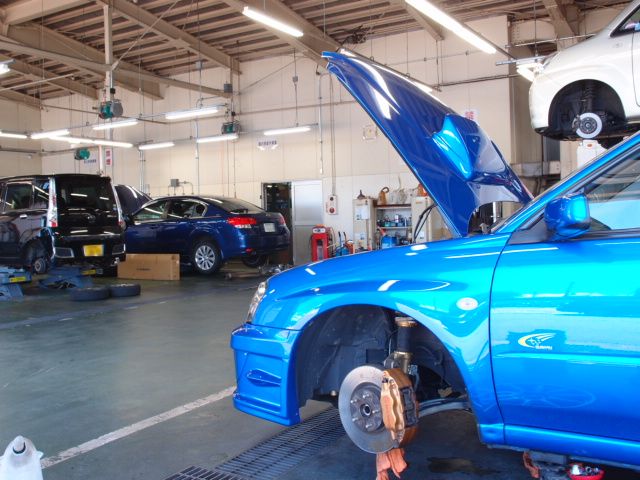 皆様の愛車を心をこめて整備いたします。