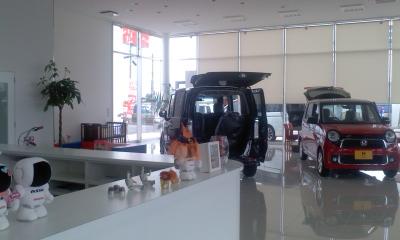 ショールーム内には2台の展示車がございます。